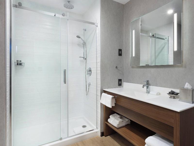 Ac Hotels By Marriott Montreal Downtown image