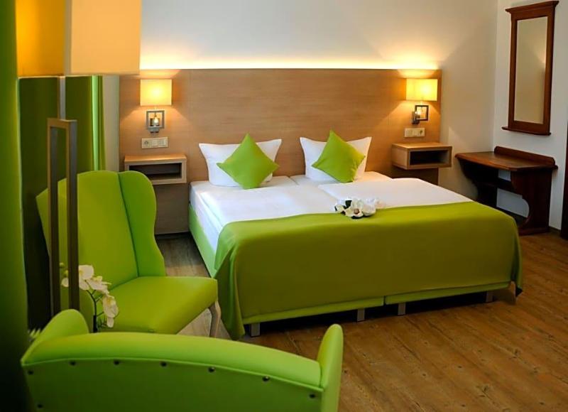 Parkhotel-Forsthaus  Dresden image