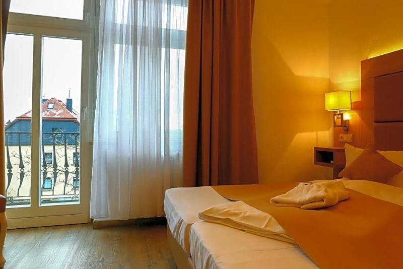 Parkhotel-Forsthaus  Dresden image