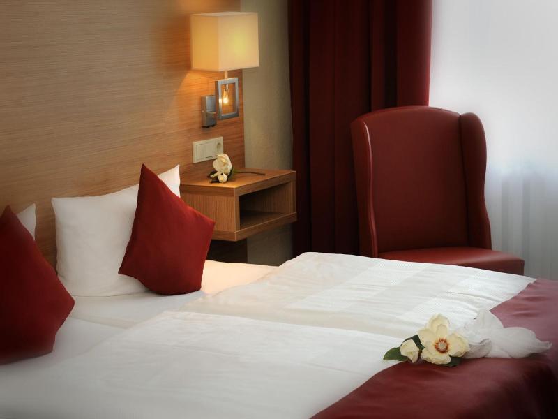 Parkhotel-Forsthaus  Dresden image