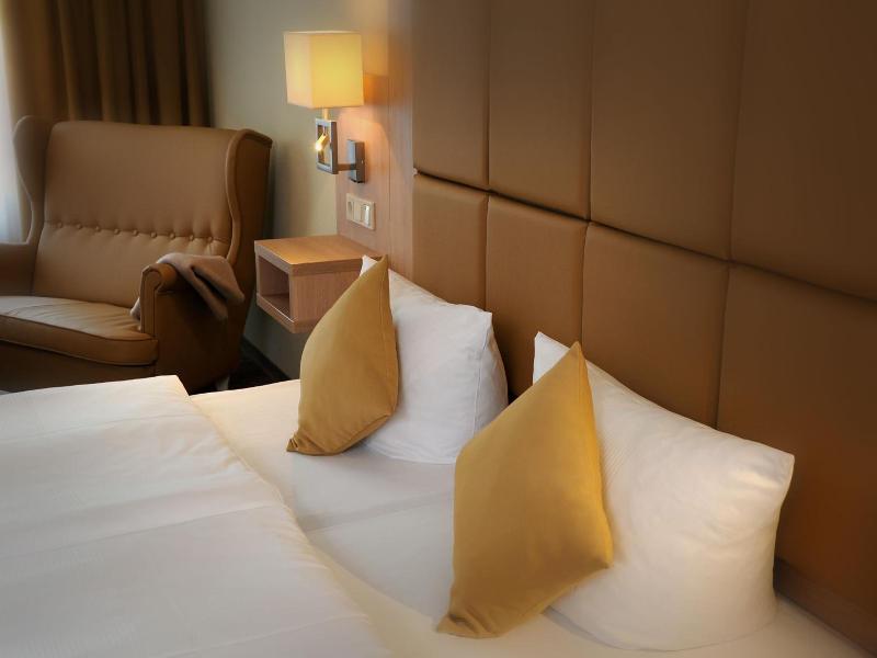 Parkhotel-Forsthaus  Dresden image