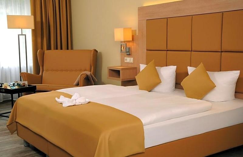 Parkhotel-Forsthaus  Dresden image