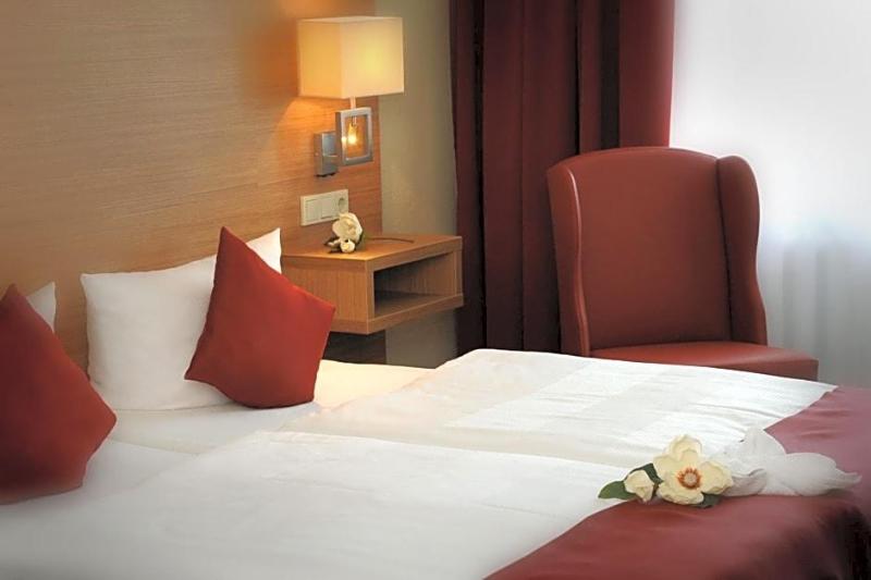Parkhotel-Forsthaus  Dresden image