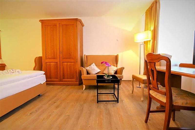 Parkhotel-Forsthaus  Dresden image