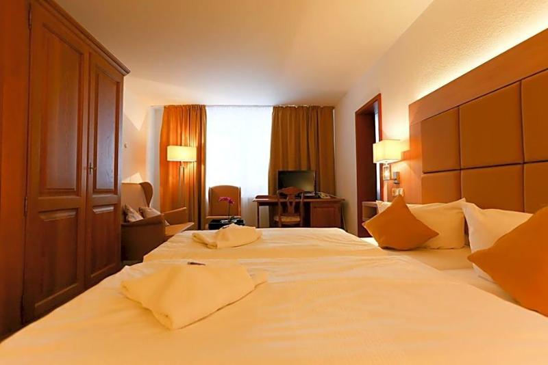 Parkhotel-Forsthaus  Dresden image
