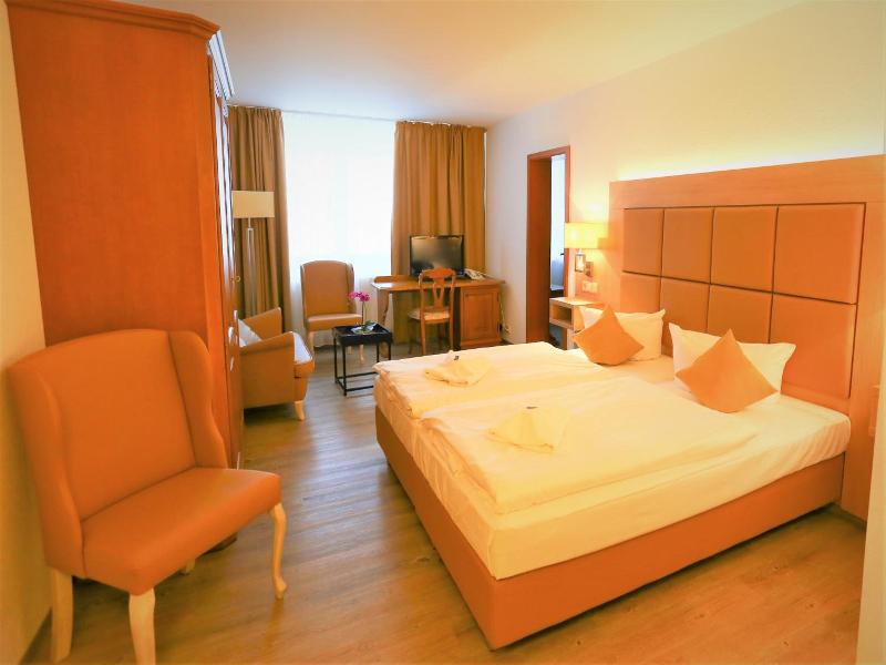 Parkhotel-Forsthaus  Dresden image