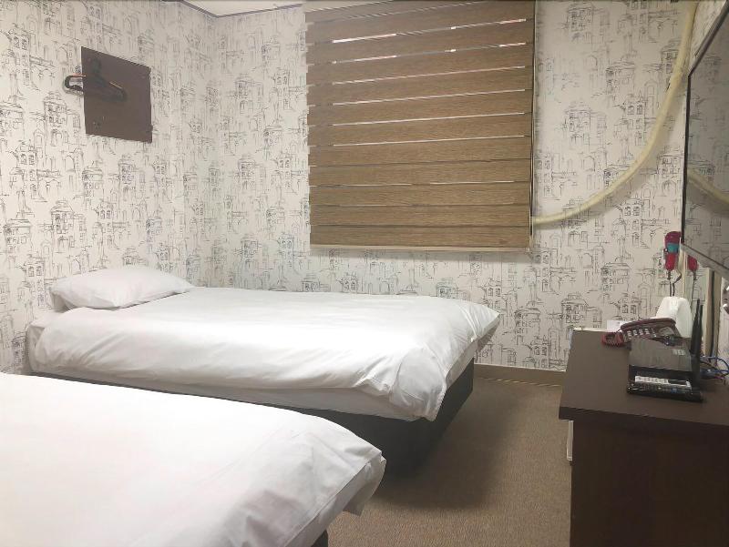 New Manhattan Hotel image