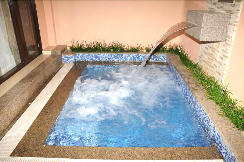 Golden Amoon Resort