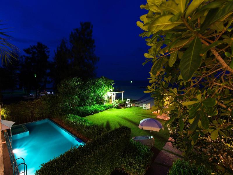 Verano Beach Villa image