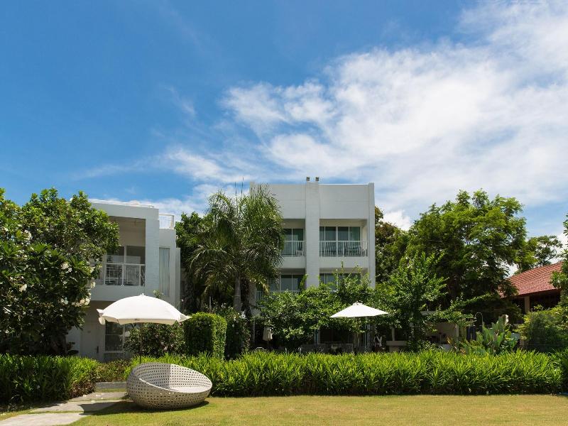 Verano Beach Villa image