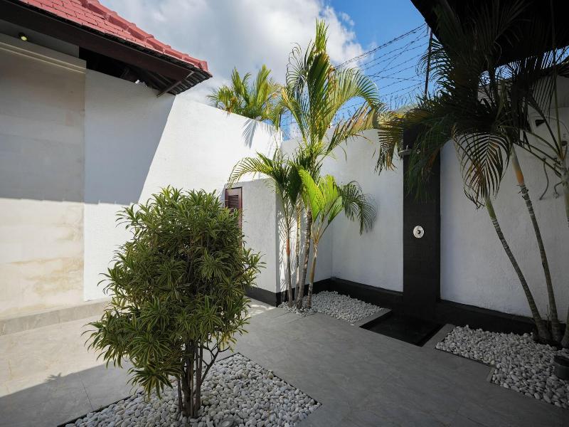 Blue Marlin Villas Legian image