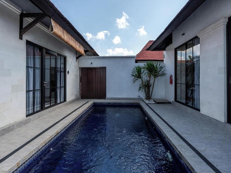 Blue Marlin Villas Legian image