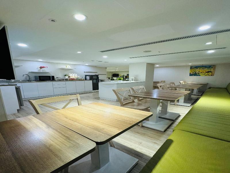 Apause Inn image