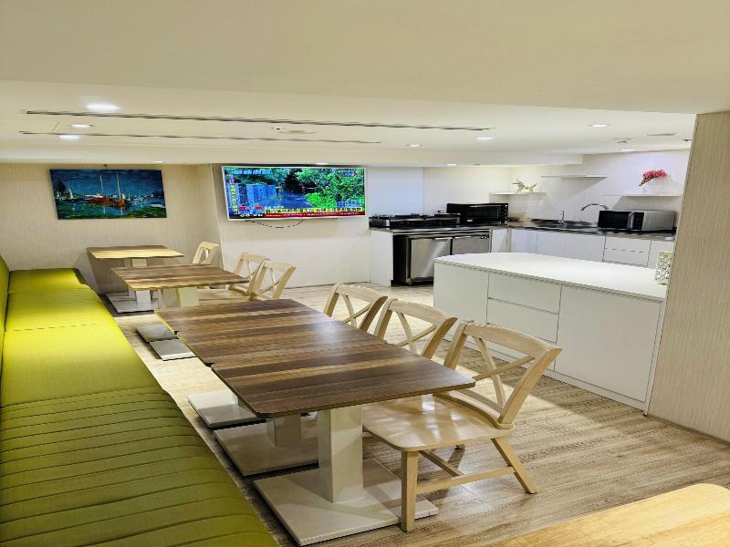 Apause Inn image