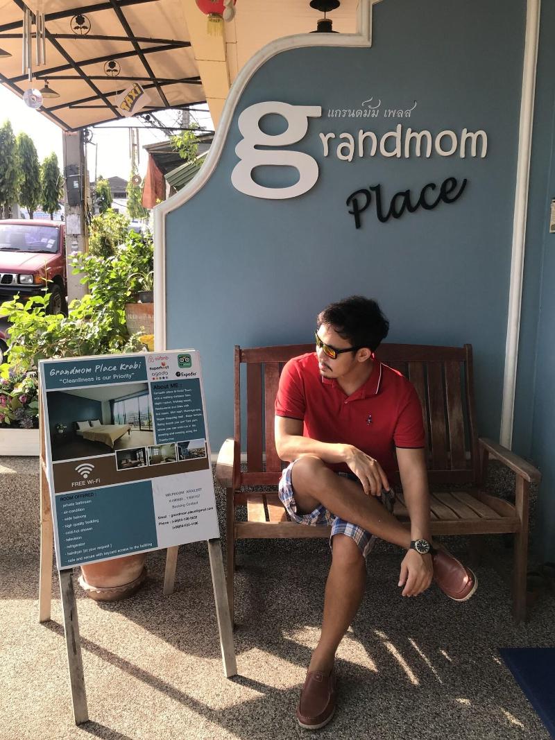 Grandmom Place image