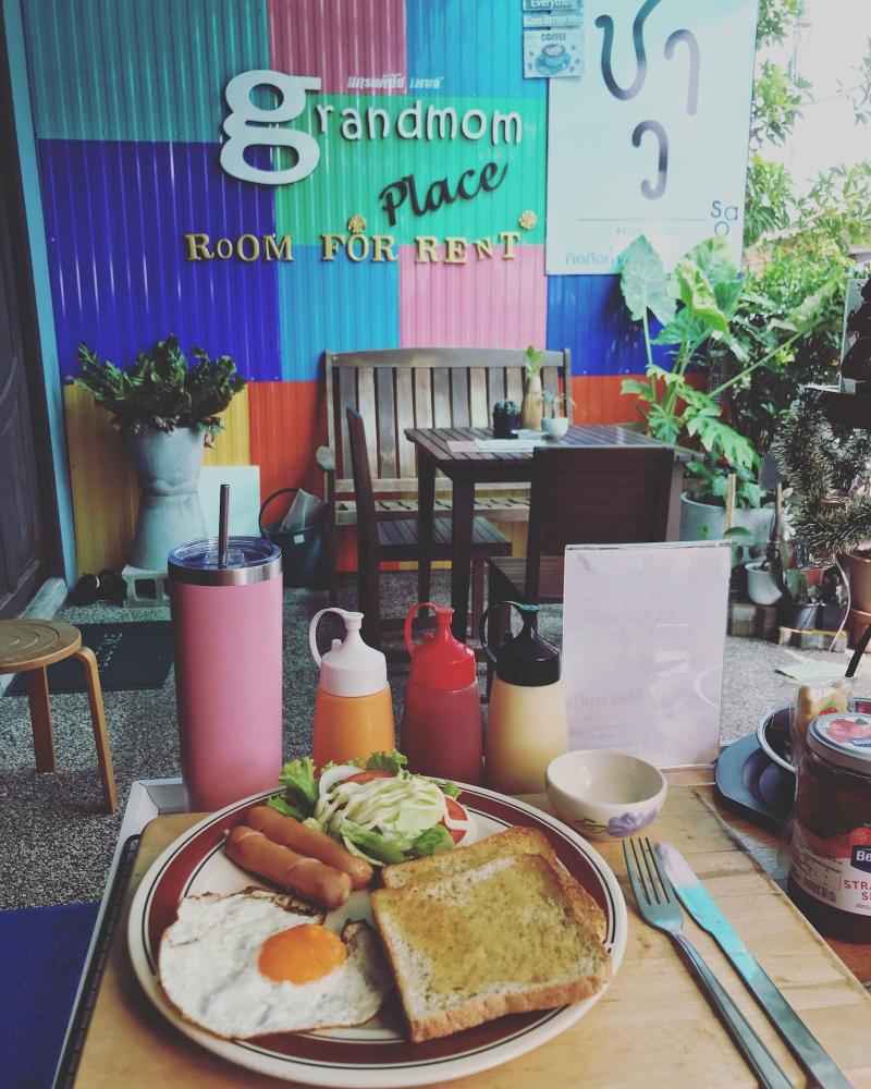 Grandmom Place image