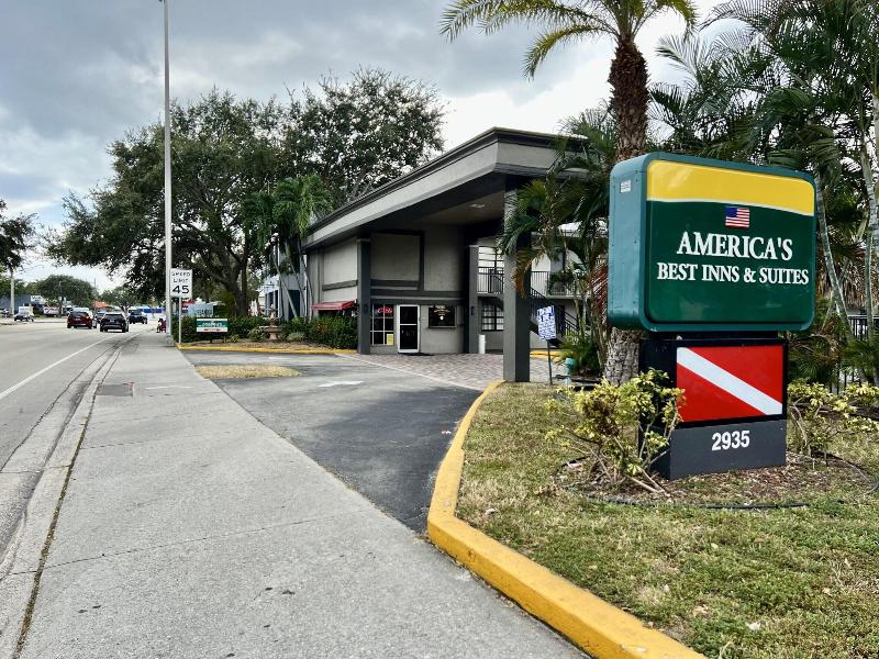 Americas Best Inn And Suites Fort Lauderdale North image