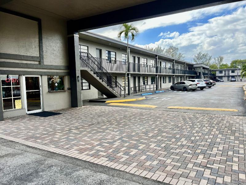 Americas Best Inn And Suites Fort Lauderdale North image
