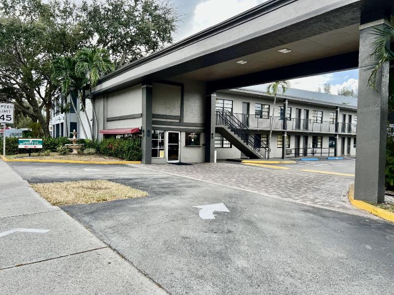 Americas Best Inn And Suites Fort Lauderdale North image