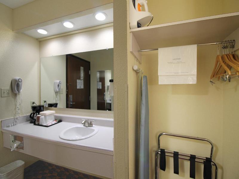 Geneva Motel Inn image