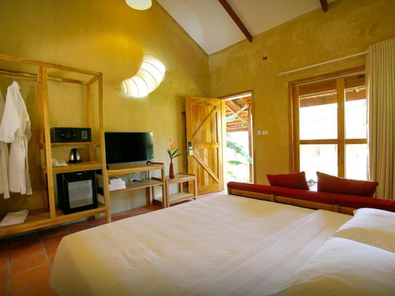 Daisy Resort image