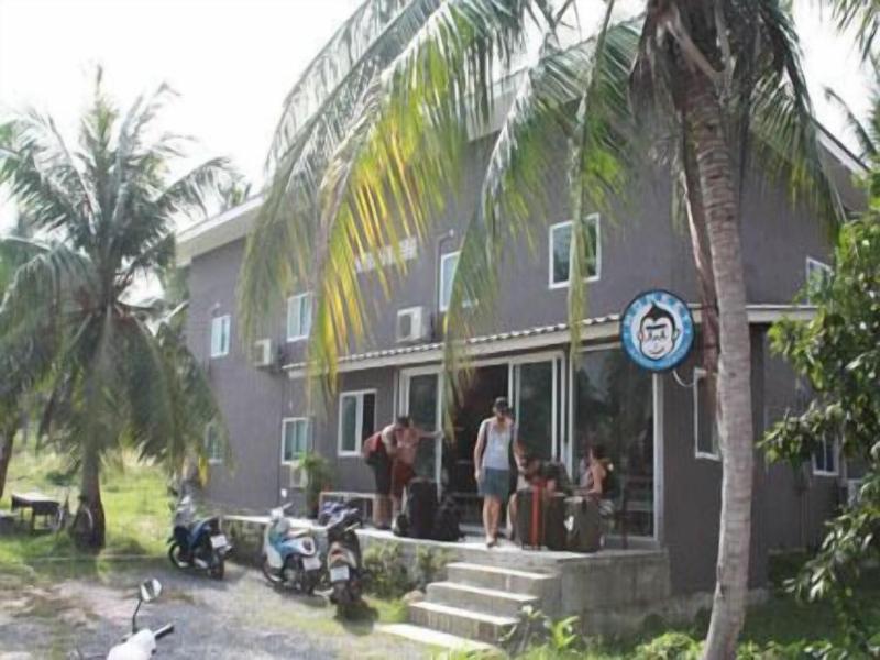 Monkey Samui Hostel image