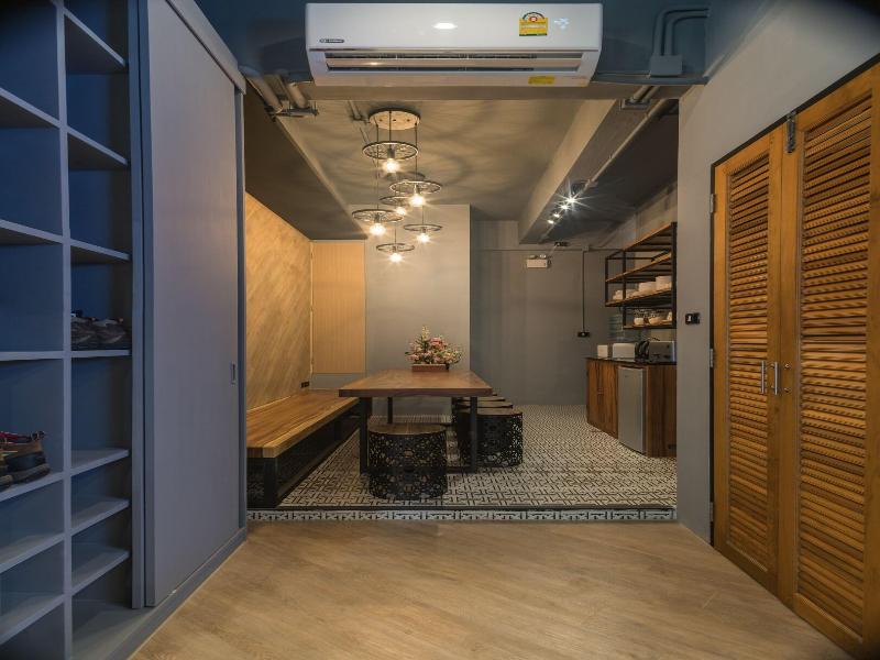 Sleep Box Patong Hostel image