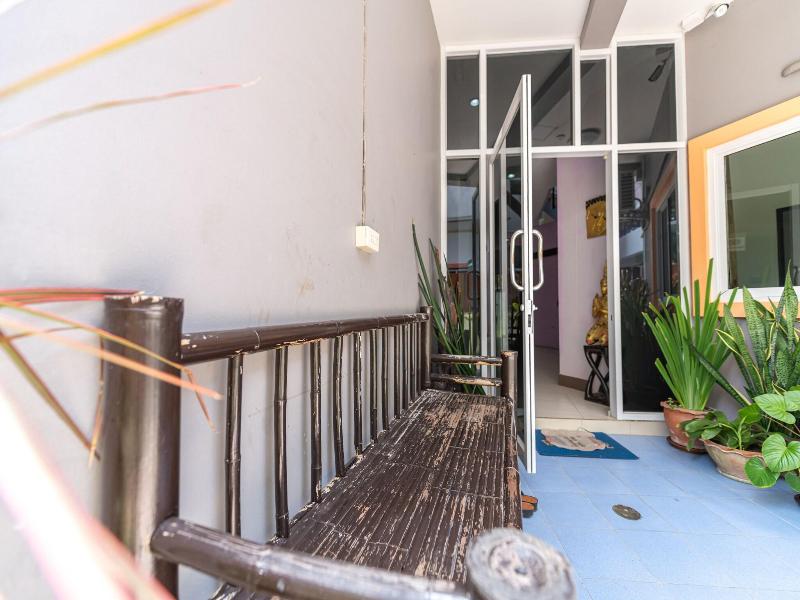 Baan Yuyen Karon Guesthouse image
