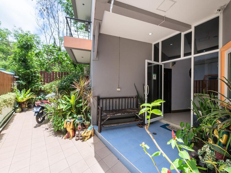 Baan Yuyen Karon Guesthouse image