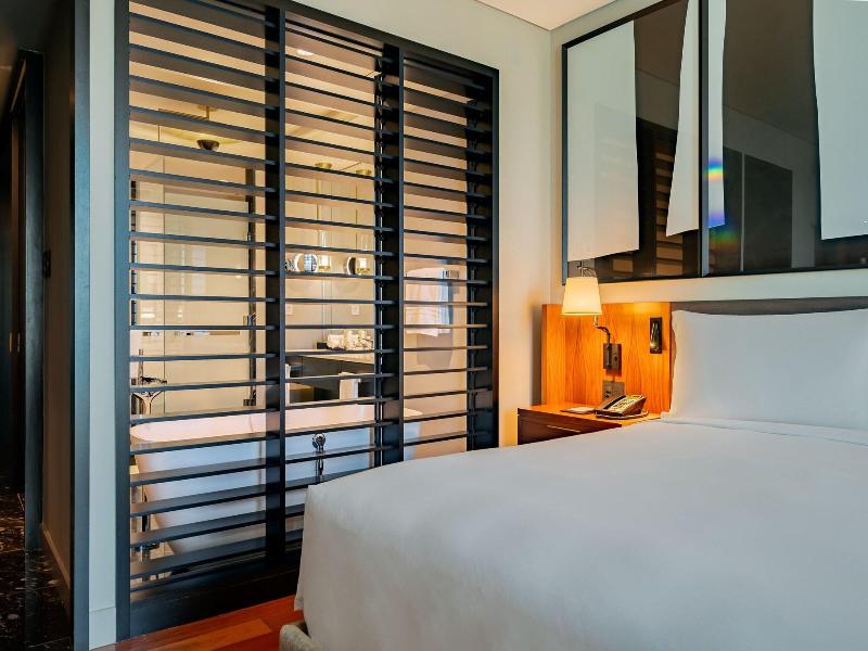 DOUBLE PREMIUM KING BED