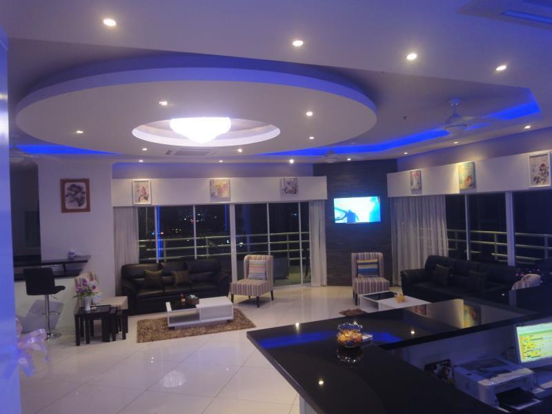 Vtsix Condo Rentals At View Talay 6 Pattaya image