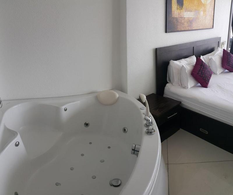 Vtsix Condo Rentals At View Talay 6 Pattaya image