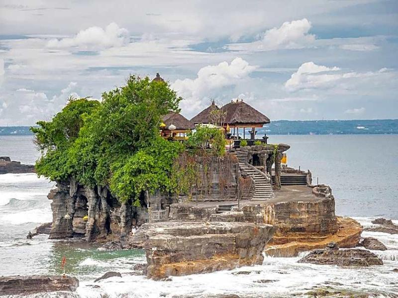 Wasabi Hotel And Restaurant Pererenan image