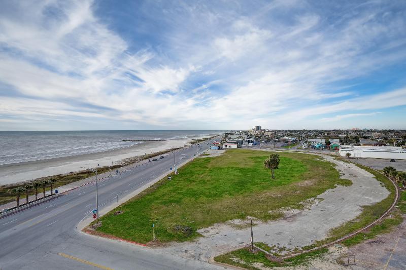 Holiday Inn Express And Suites Galveston Beach image