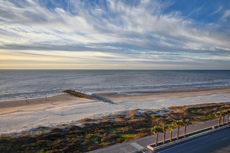 Holiday Inn Express And Suites Galveston Beach image