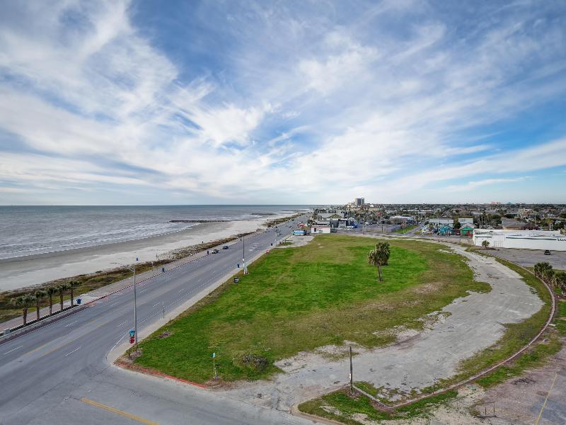 Holiday Inn Express And Suites Galveston Beach image