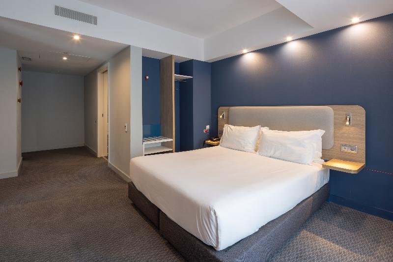 Holiday Inn Express Porto City Center image