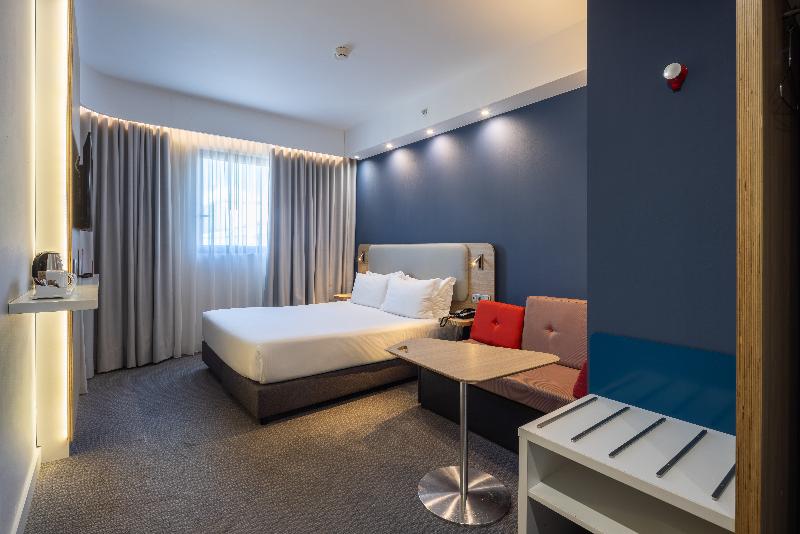 Holiday Inn Express Porto City Center image