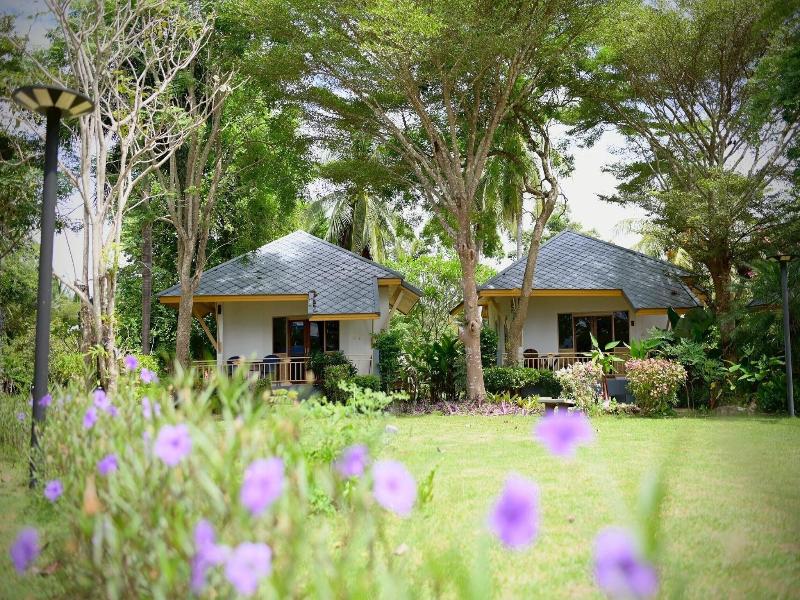 Saphli Villa Beach Resort image