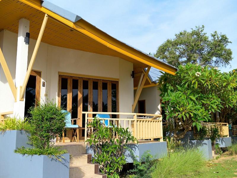 Saphli Villa Beach Resort image