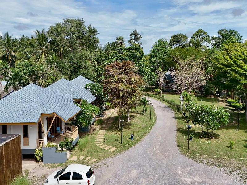 Saphli Villa Beach Resort image