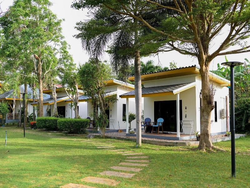 Saphli Villa Beach Resort image