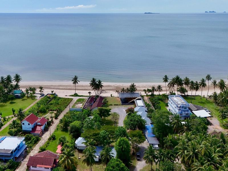 Saphli Villa Beach Resort image