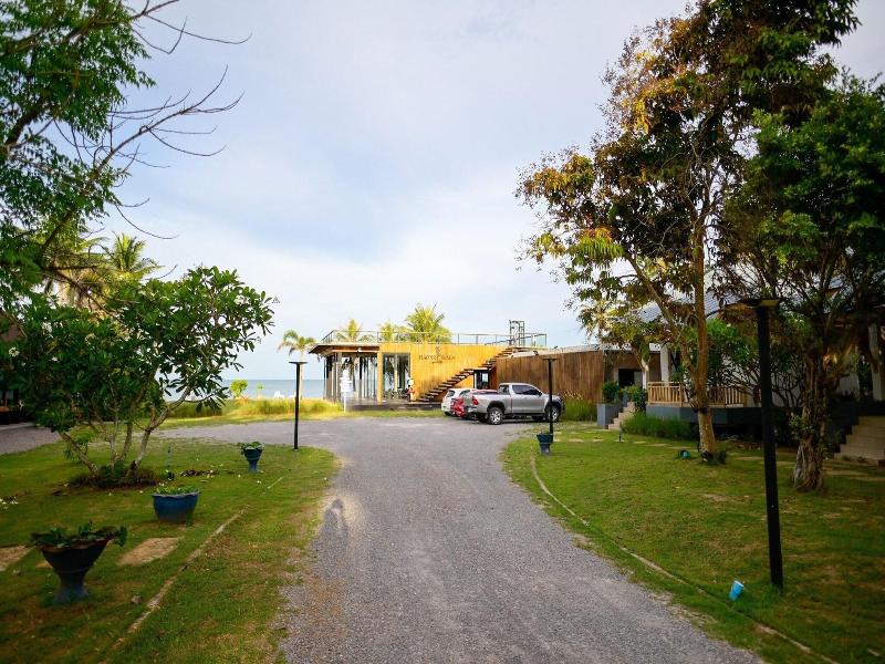 Saphli Villa Beach Resort image