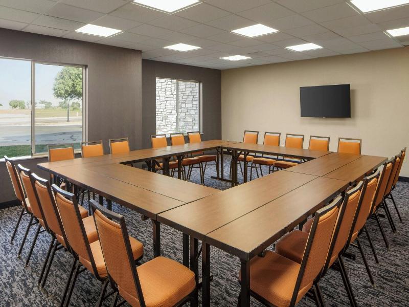 Fairfield Inn Suites Clovis image