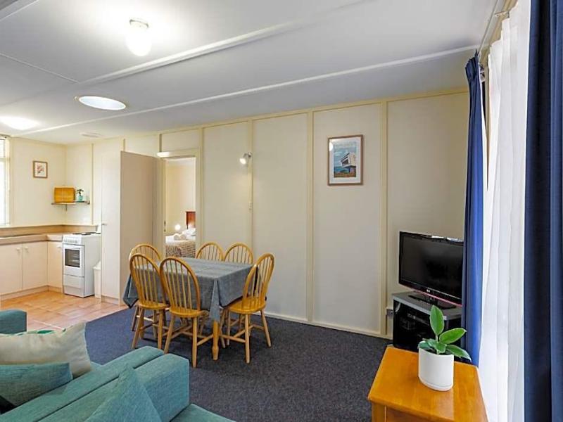 Park Avenue Holiday Units image