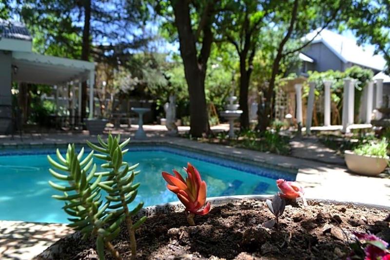 Hobbit Boutique Hotel image