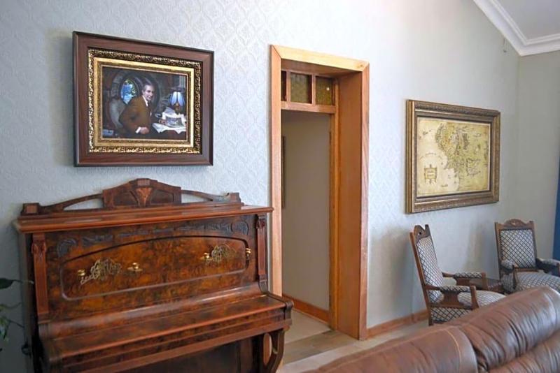 Hobbit Boutique Hotel image