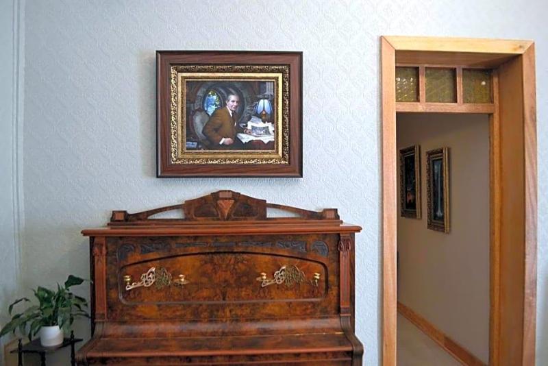 Hobbit Boutique Hotel image