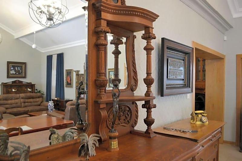 Hobbit Boutique Hotel image